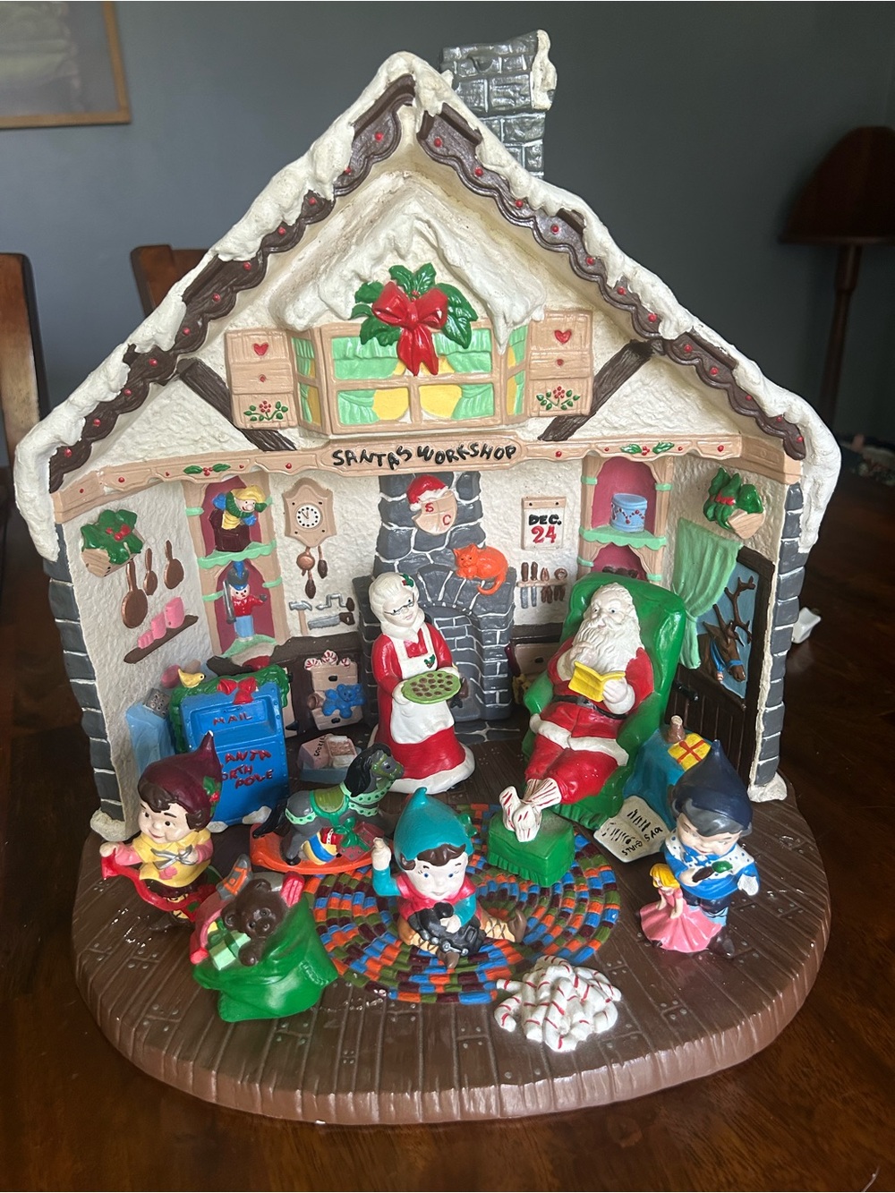 Vintage Santa Workshop Ceramic Holiday Display Lighted 1981 Large
